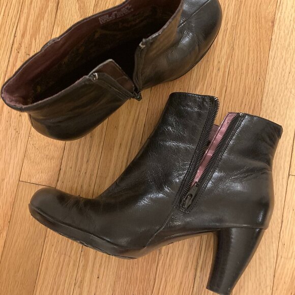 Clarks black leather ankle boots - Picture 2 of 5